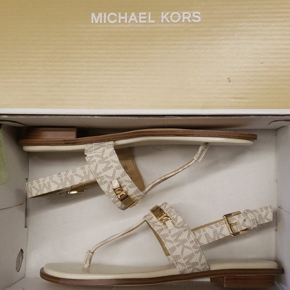 New MK logo Michael Kors Vanilla white flat sandal - Picture 2 of 6